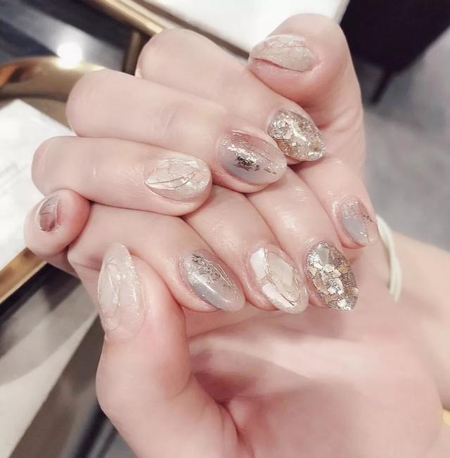 镜面水波纹+金丝线，众多时尚元素打造潮流美甲！