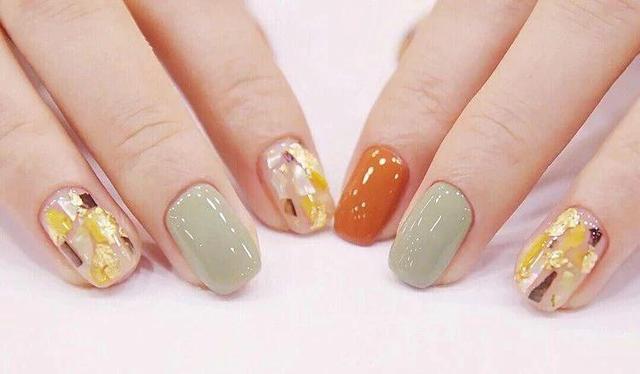 今年春夏流行的黄色系美甲,怎样做才不挑人?