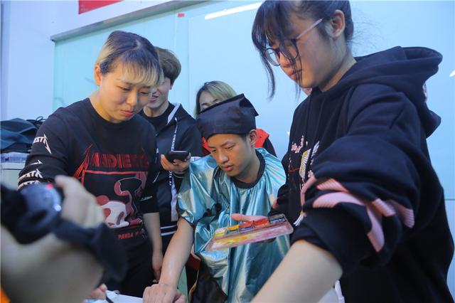 拒绝5毛特效!零距离感受特效化妆的魅力