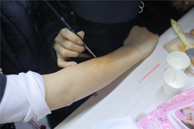 拒绝5毛特效!零距离感受特效化妆的魅力