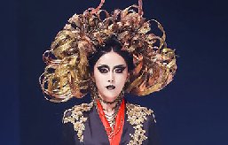 学彩妆怎么找工作?好找工作吗?
