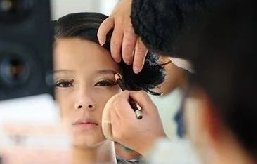 23岁学彩妆晚吗?23岁学化妆是晚了一些吗?