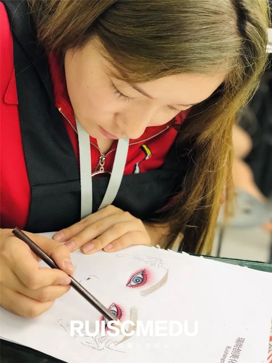 绘制美人图