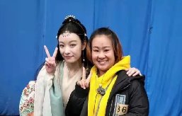 她是95后，从销售到创业，化妆让她华丽转身！