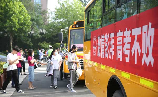 逐梦并非止于高考，你只管乘风破浪，后面交给我们