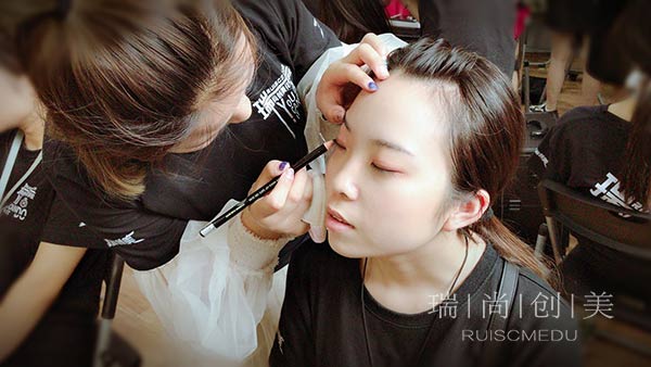 63岁成为“新晋网红”,拼的是一技之长 63岁成为“新晋网红”,拼的是一技之长