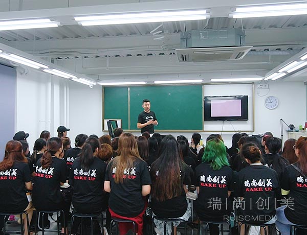 国庆期间去哪儿学化妆?2020年独家解答 国庆期间去哪儿学化妆?2020年独家解答